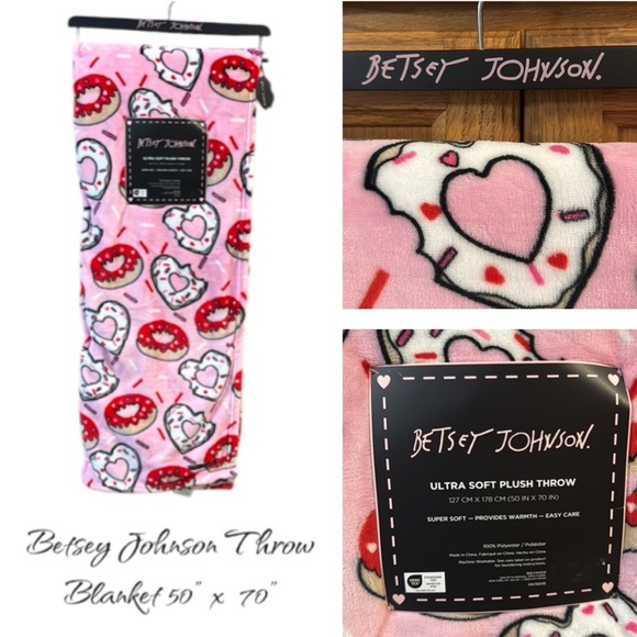 Betsey Johnson Pink Heart shaped Donut Print blanket throw Valentines 50”x 70” - Picture 1 of 7
